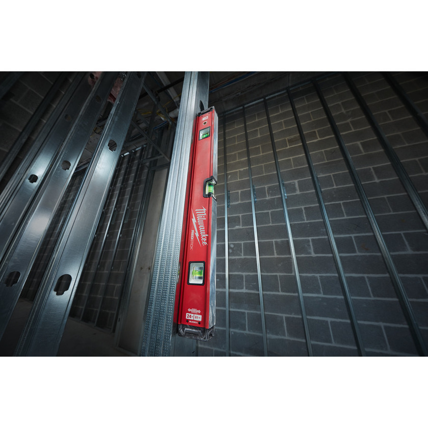VATTENPASS BACKBONE MAG 180CM BACKBONET helt i metall. Kraft
